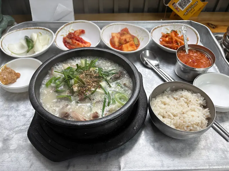푸짐한 순대국 한 상 차림