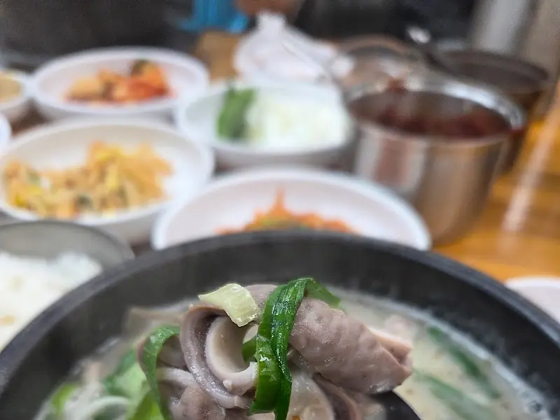 순대국의 푸짐한 건더기