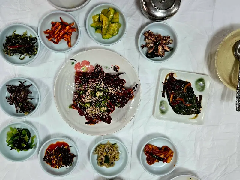 정갈하게 차려진 밑반찬