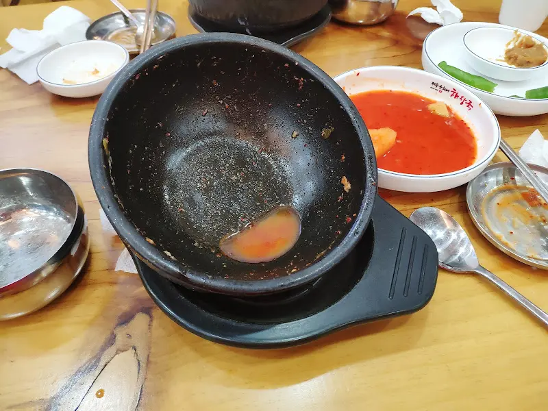 깨끗하게 비운 뚝배기