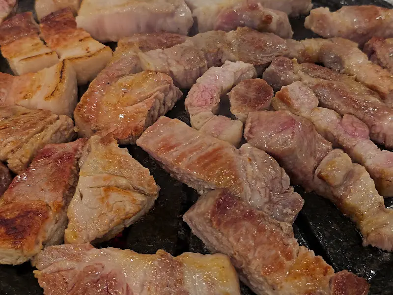 구워진 삼겹살 단면
