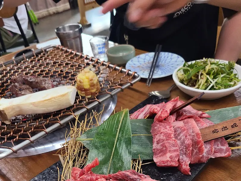 숯불 위에서 익어가는 한우 안창살