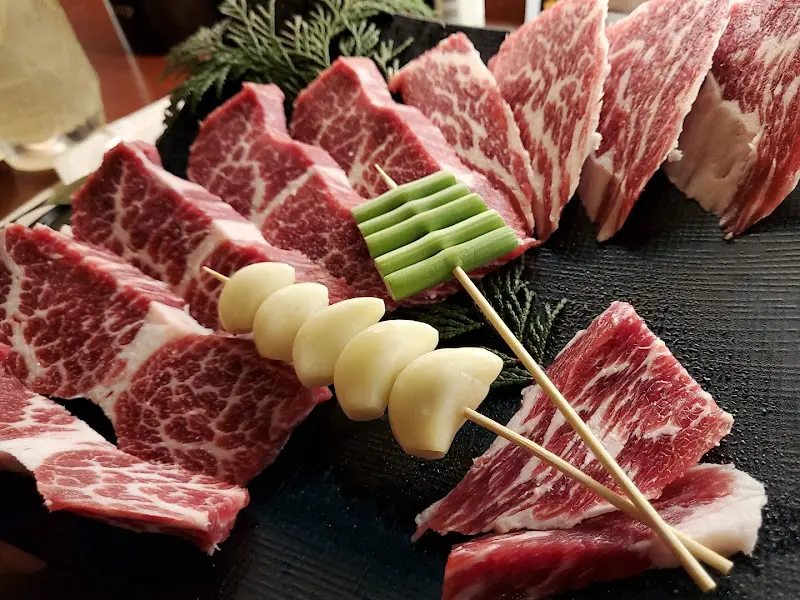 플레이팅이 아름다운 고기 한 상