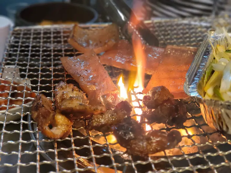 연탄불 위에서 맛있게 익어가는 껍데기