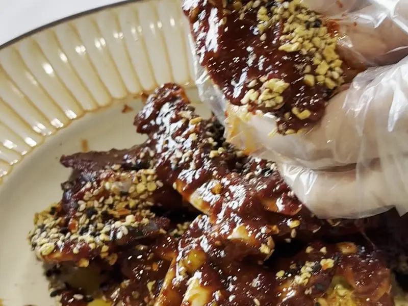 윤기가 흐르는 양념게장의 모습