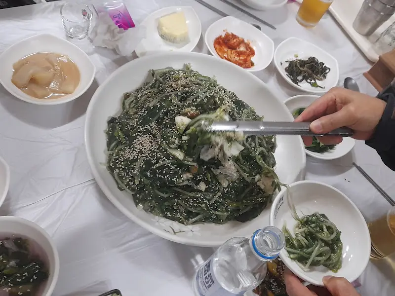 매생이 아구찜 먹는 모습