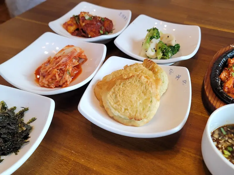 정갈하게 담긴 밑반찬