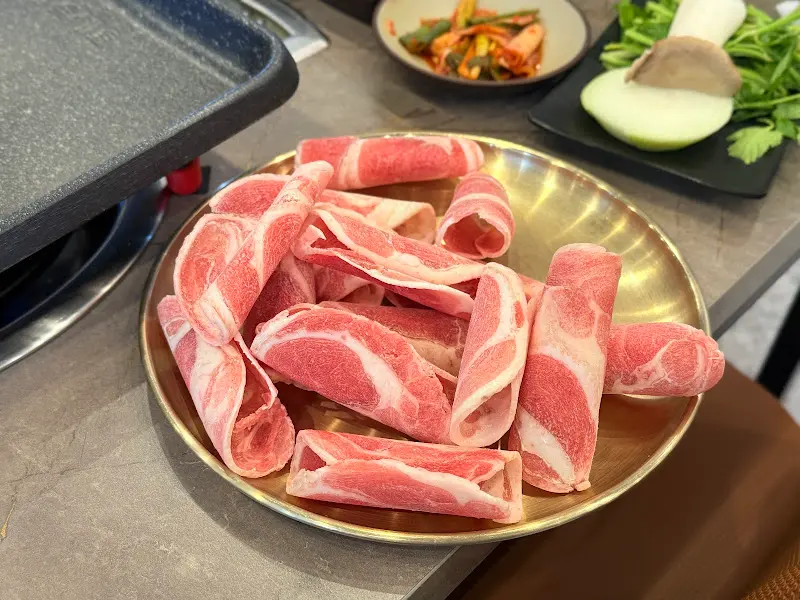 오리 차돌 구이 한 상