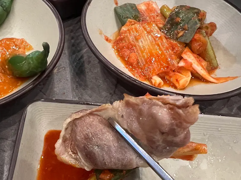 쌈 싸먹는 오리 차돌