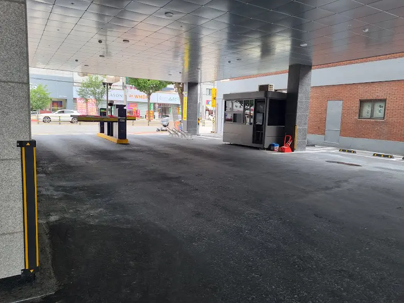 넓은 주차 공간