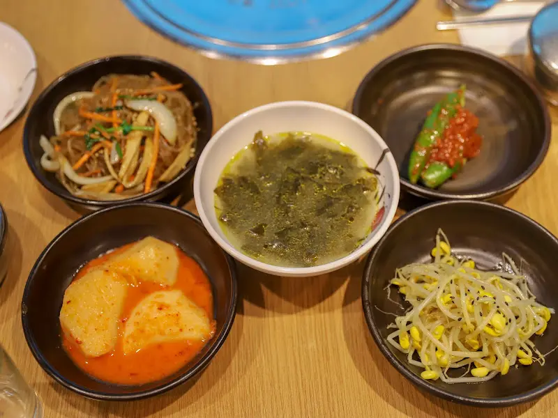 다양한 밑반찬들