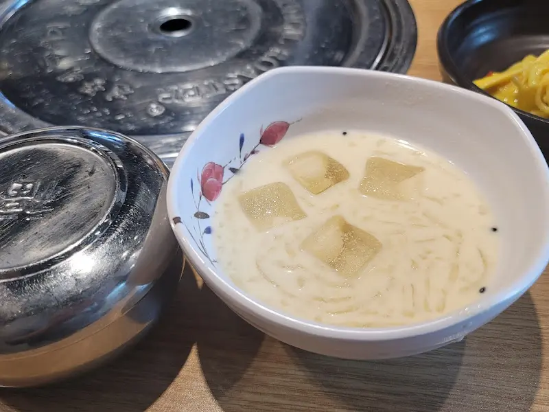 깔끔한 식당 내부