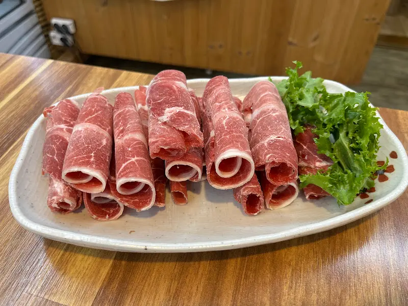 얇게 말린 소고기의 아름다운 자태