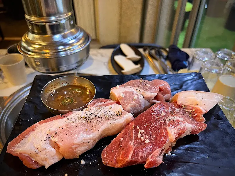 불광옥에서 제공되는 흑돼지 한 상차림