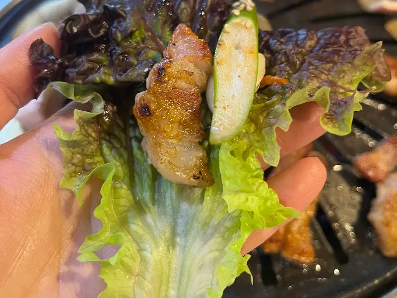 쌈으로 먹는 흑돼지