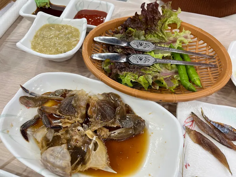 기본 반찬으로 제공되는 간장게장