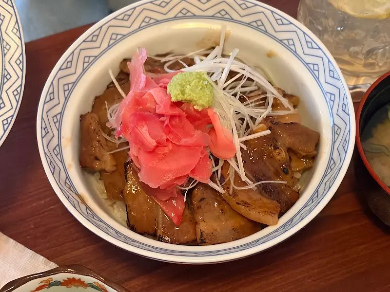 테이블 위에 놓인 부타동