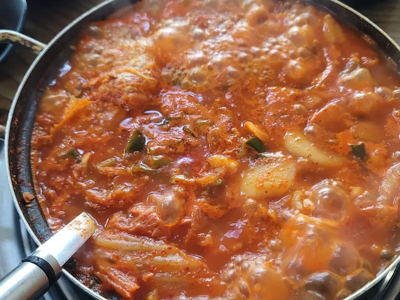 보글보글 끓고 있는 김씨네 부대찌개