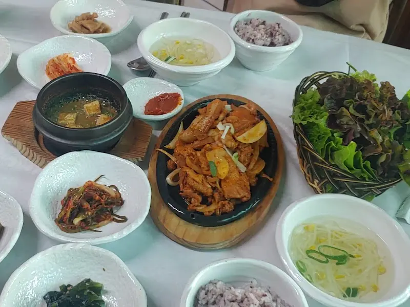 흑미밥과 쌈 채소