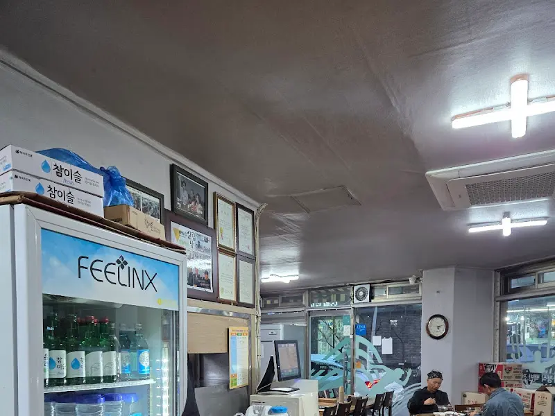 성내식당 내부 모습