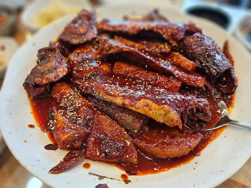 윤기가 흐르는 코다리조림의 비주얼