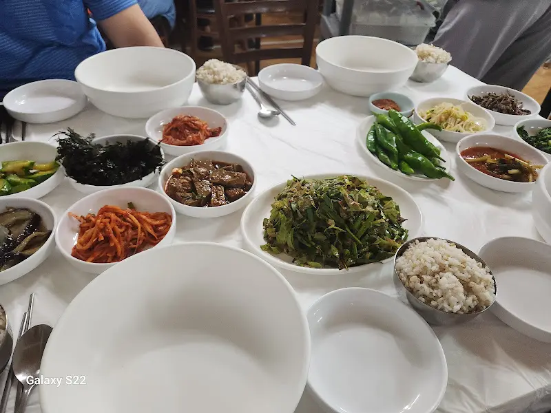 푸짐한 보리밥 한상