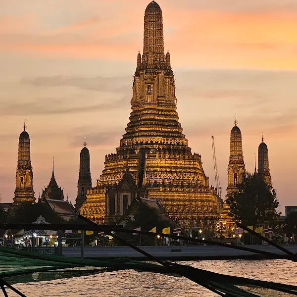 화려한 야경을 자랑하는 군산의 밤거리