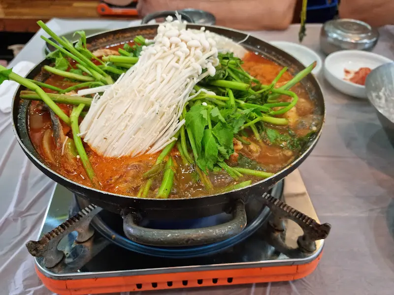 여수회수산에서 즐거운 식사 시간을