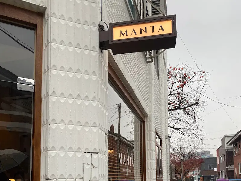 MANTA 외부 간판