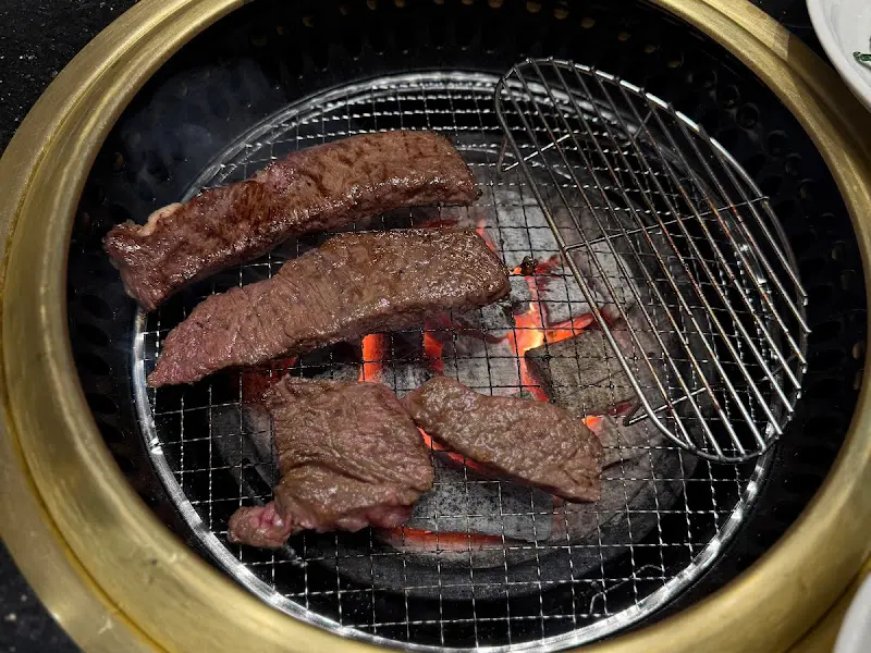 숯불에 구워지는 한우