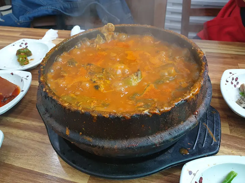 뚝배기에 담긴 매운탕