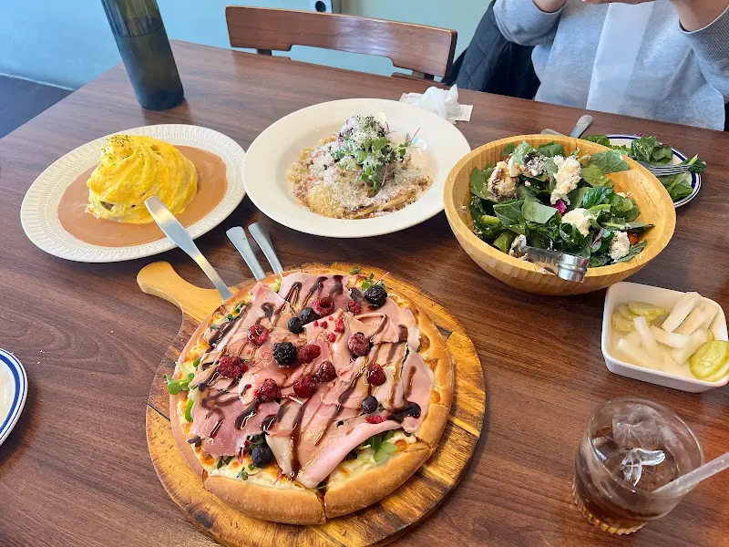 골목다이닝 테이블 전체샷