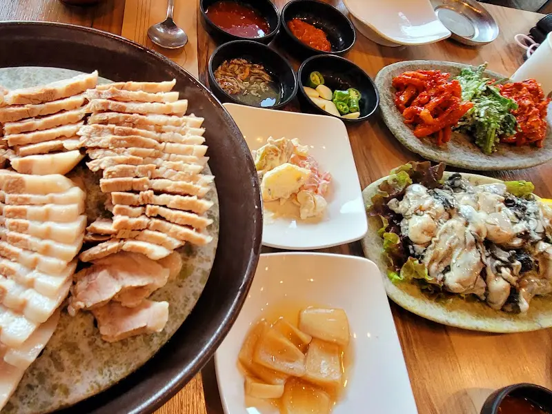 보쌈과 굴무침의 환상적인 조합