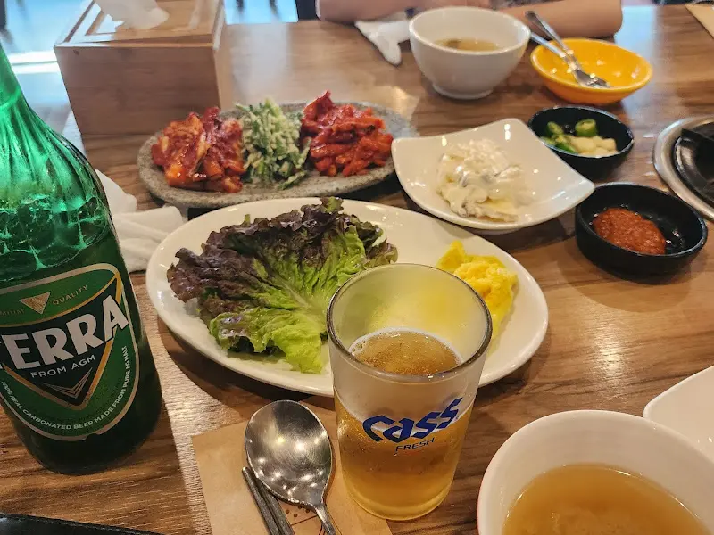맥주 한 잔과 함께 즐기는 윤씨보쌈