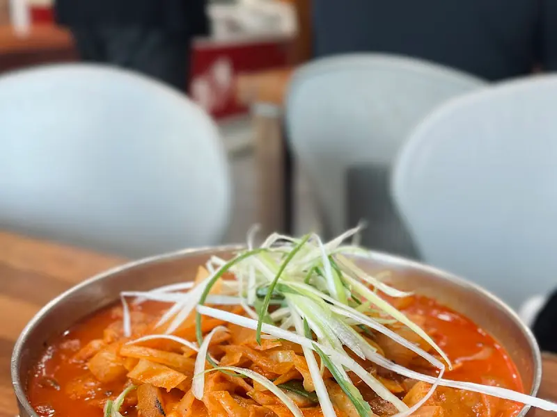 테이블에 놓인 짬뽕 그릇