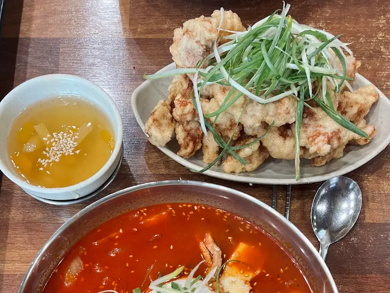 탕수육과 짬뽕 한 상 차림