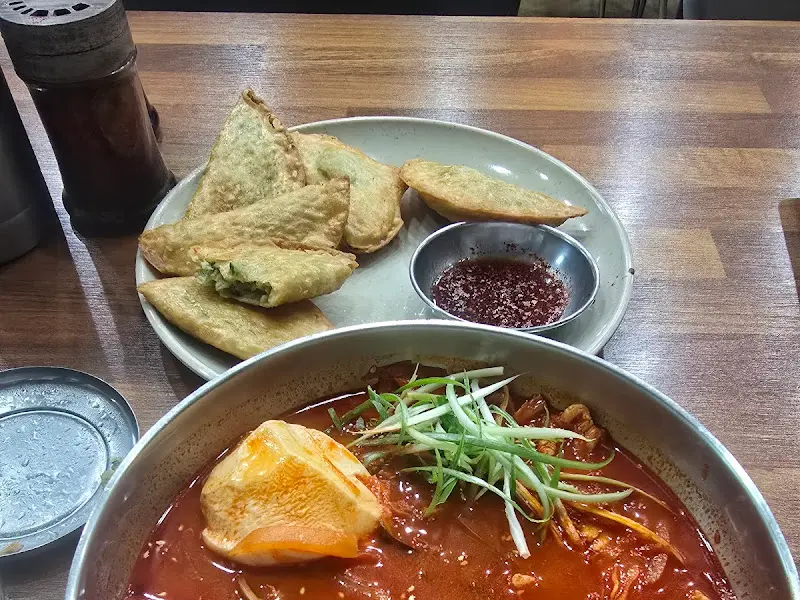 짬뽕과 튀김 만두
