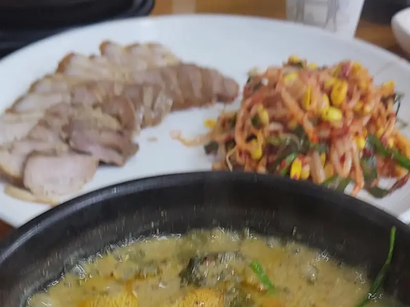 추어탕과 수육 한 상 차림