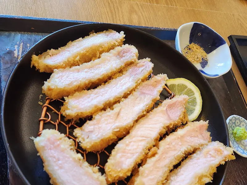 돈까스 한 상 차림