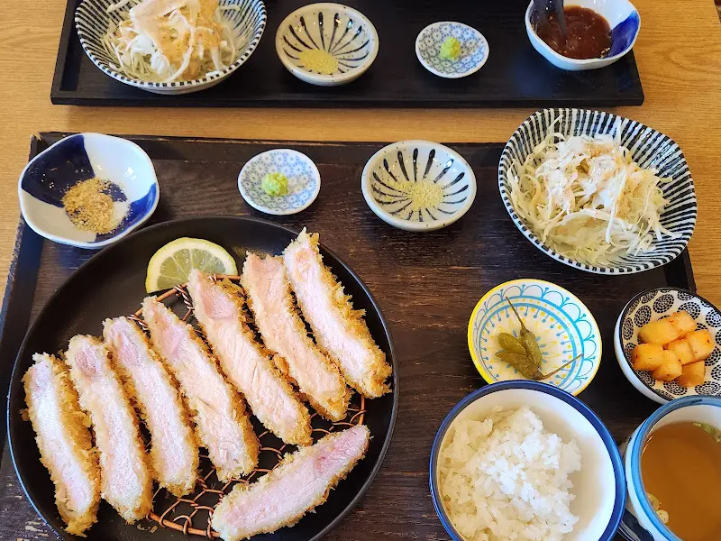 돈까스 전체 상차림