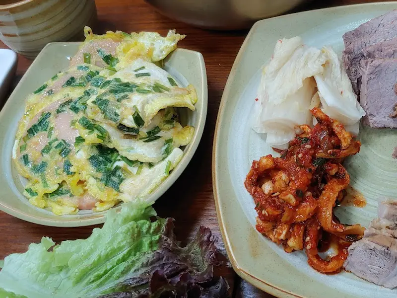 보쌈, 김치, 계란말이의 조화