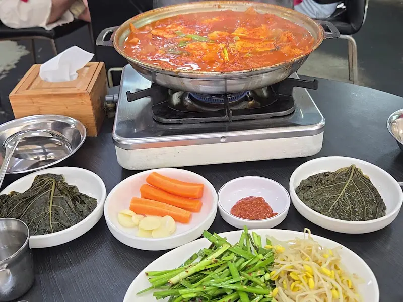 두루찌개 한 상 차림