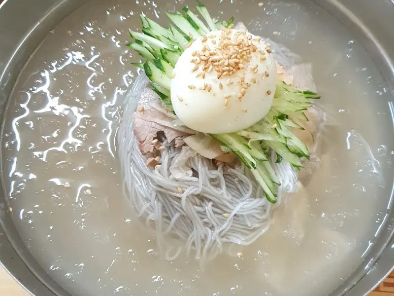 물냉면 근접샷