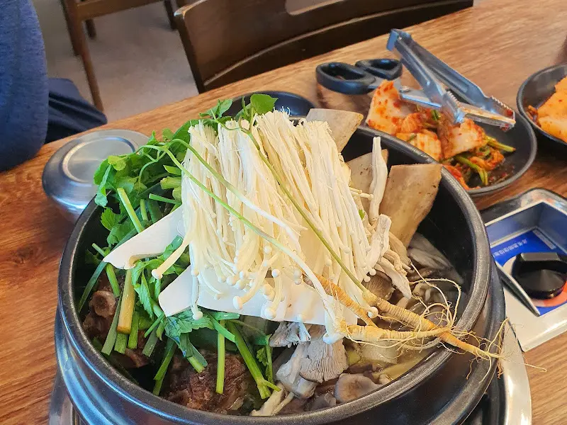 항아리 갈비탕의 푸짐한 비주얼