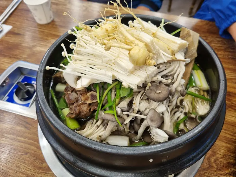 항아리 갈비탕 속 푸짐한 내용물