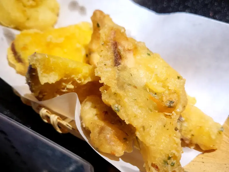 겉은 바삭하고 속은 촉촉한 튀김