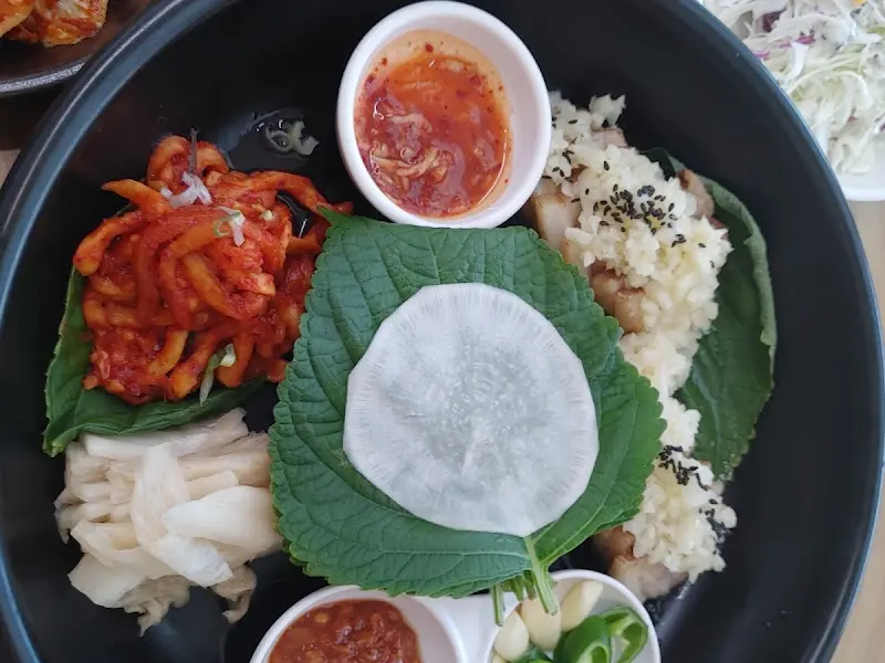 마늘보쌈 정식 한상차림