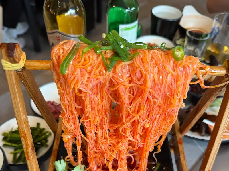 비주얼부터 압도적인 폭포실감자