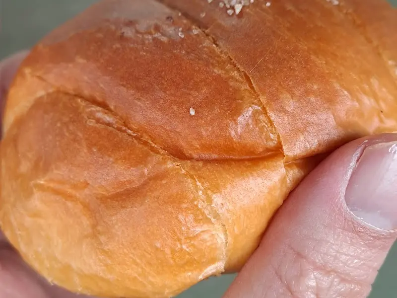 자연도 소금빵 근접샷