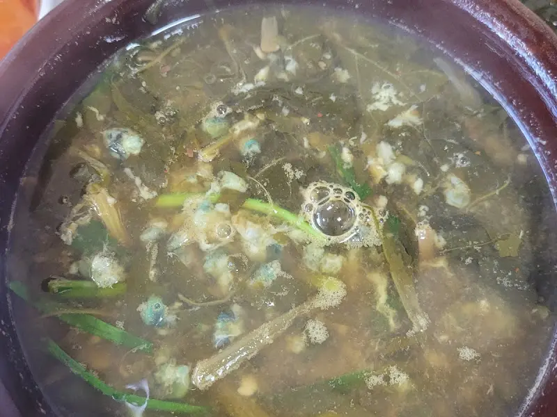 올갱이국의 푸짐한 모습